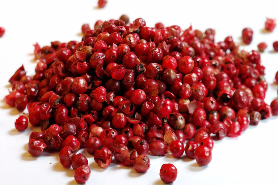 Pfeffer rot ganz (rosa Beeren)